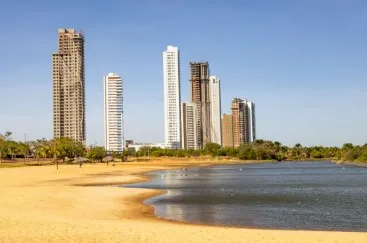 O Coração do Brasil Transborda Vida: Praias Urbanas, Noites Vibrantes em Palmas e a Imersão Selvagem no Jalapão